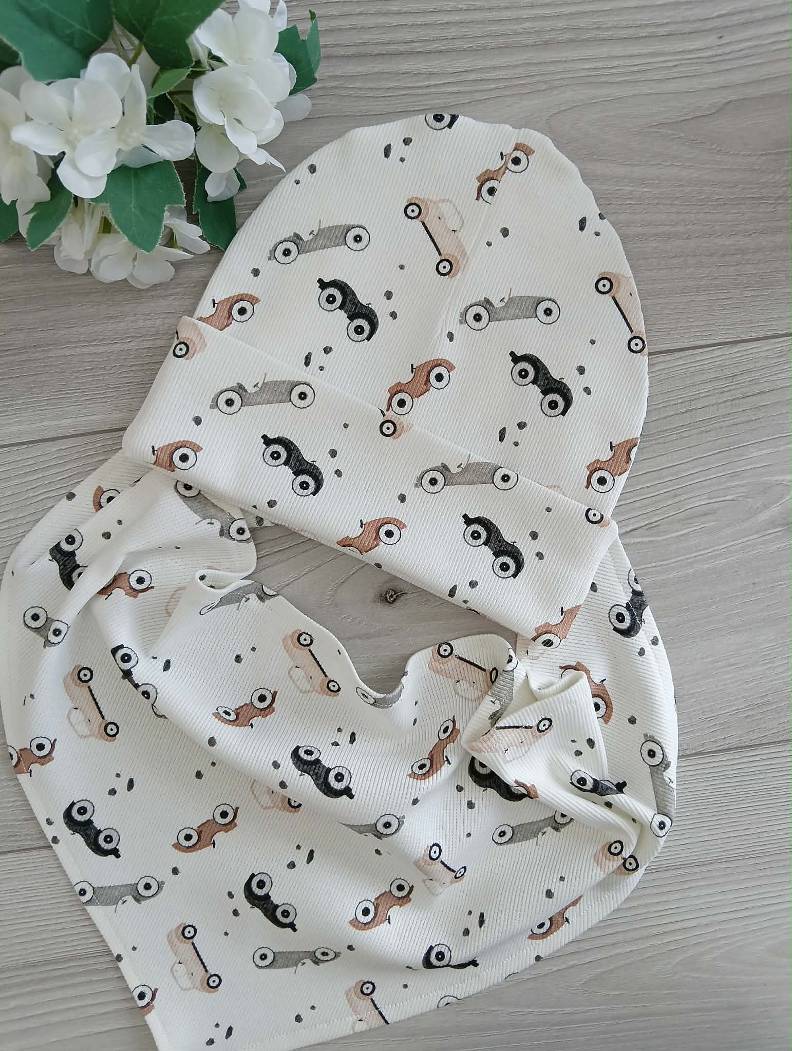 Komplet czapka i chusta autka - obrazek 2